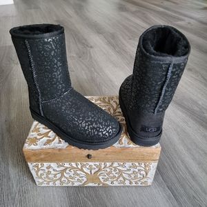 UGG Classic Short Snow Leopard Boot